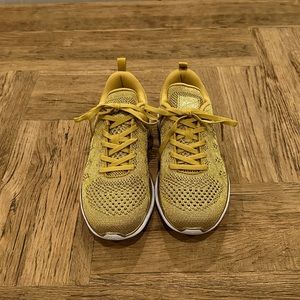 Athletic Propulsion Labs (APL) Techloom Pro Sneakers in Size 7.5